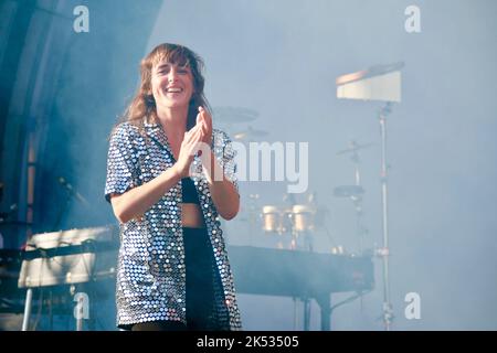 Francia, Cote d'Or, Digione, Combe a la Serpent Park, VYV Festival, concerto Juliette Armanet Foto Stock