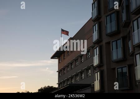 Berlino, Germania. 05th Ott 2022. Ambasciata DEGLI STATI UNITI a Berlino al tramonto il 5 ottobre 2022. (Foto di Michael Kuenne/PRESSCOV/Sipa USA) Credit: Sipa USA/Alamy Live News Foto Stock