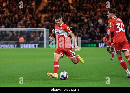 Middlesbrough, Regno Unito. 05th Ott 2022. Ryan Giles #3 di Middlesbrough attraversa la palla durante la partita del campionato Sky Bet Middlesbrough vs Birmingham City al Riverside Stadium, Middlesbrough, Regno Unito, 5th ottobre 2022 (Photo by Mark Cosgrove/News Images) a Middlesbrough, Regno Unito il 10/5/2022. (Foto di Mark Cosgrove/News Images/Sipa USA) Credit: Sipa USA/Alamy Live News Foto Stock