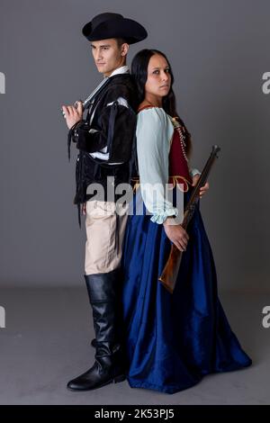 Coppia di pirati storici di epoca rinascimentale o georgiana Foto Stock