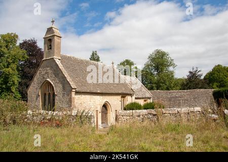 Quant piccola chiesa parrocchiale di St Mary (CCT), Shipton Solers, Cotswolds, Gloucestershire, Inghilterra Foto Stock