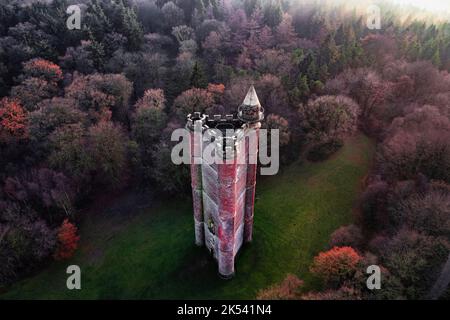 King Alfred's Tower, vista dall'alto del drone, Stourhead Estate, Kingsettle Hill, Brewham, Wittshire, Inghilterra UK, Una follia costruita da Henry Hoare II nel 18th Foto Stock