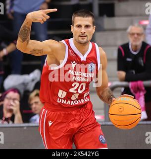 Andrea Cinciarini (Reggio), BCL Group B, Telekom cesti Bonn vs Unahhotels Reggio Emilia, Bonn, Germania. 05th Ott 2022. Cupola Telekom. Credit: Juergen Schwarz/Alamy Live News Foto Stock