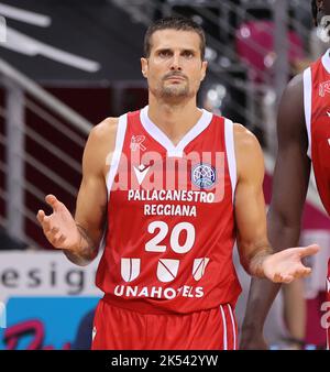 Andrea Cinciarini (Reggio), BCL Group B, Telekom cesti Bonn vs Unahhotels Reggio Emilia, Bonn, Germania. 05th Ott 2022. Cupola Telekom. Credit: Juergen Schwarz/Alamy Live News Foto Stock