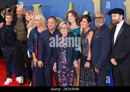 Stephen Graham, Hannah Walters partecipa alla prima mondiale del Matilda The Musical di Roald Dahl, pubblicato da Sony Pictures nei cinema di tutto il Regno Unito e IRE Foto Stock