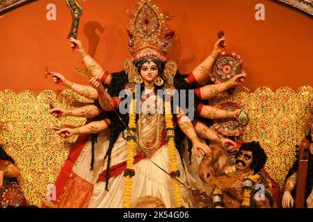 Pune, India 10th ottobre 2022, Durga Puja è uno dei festival più famosi, Special Navratri Celebration di Maa Durga durante dussehra. Foto Stock