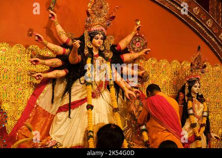 Pune, India 10th ottobre 2022, Durga Puja è uno dei festival più famosi, Special Navratri Celebration di Maa Durga durante dussehra. Foto Stock