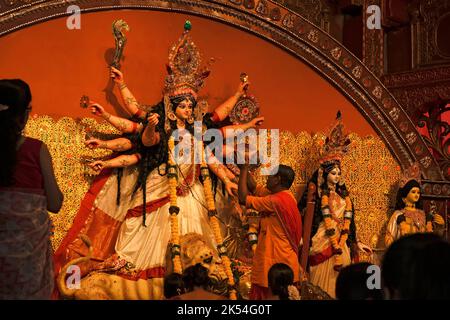 Pune, India 10th ottobre 2022, Durga Puja è uno dei festival più famosi, Special Navratri Celebration di Maa Durga durante dussehra. Foto Stock