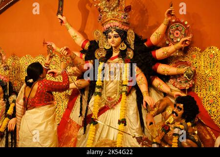 Pune, India 10th ottobre 2022, Durga Puja è uno dei festival più famosi, Special Navratri Celebration di Maa Durga durante dussehra. Foto Stock