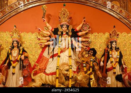 Pune, India 10th ottobre 2022, Durga Puja è uno dei festival più famosi, Special Navratri Celebration di Maa Durga durante dussehra. Foto Stock