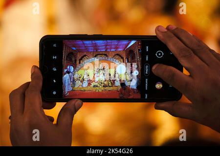 Pune, India 10th ottobre 2022, Durga Puja è uno dei festival più famosi, Special Navratri Celebration di Maa Durga durante dussehra. Foto Stock