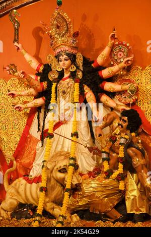 Pune, India 10th ottobre 2022, Durga Puja è uno dei festival più famosi, Special Navratri Celebration di Maa Durga durante dussehra. Foto Stock