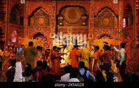 Pune, India 10th ottobre 2022, Durga Puja è uno dei festival più famosi, Special Navratri Celebration di Maa Durga durante dussehra. Foto Stock