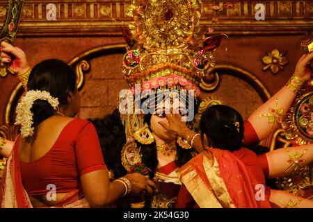 Pune, India 10th ottobre 2022, Durga Puja è uno dei festival più famosi, Special Navratri Celebration di Maa Durga durante dussehra. Foto Stock