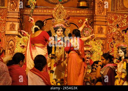 Pune, India 10th ottobre 2022, Durga Puja è uno dei festival più famosi, Special Navratri Celebration di Maa Durga durante dussehra. Foto Stock