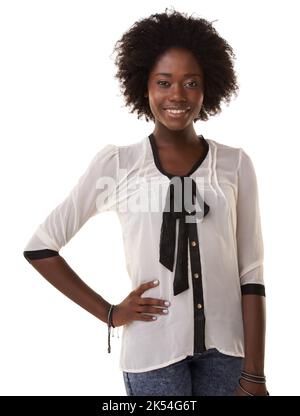 Positività e un grande sorriso ti faranno arrivare lontano. Giovane afroamericana in piedi con la mano sull'anca. Foto Stock
