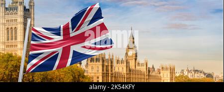 Orologio Big Ben nel cielo blu colorato, punto di riferimento di Londra, Regno Unito Foto Stock