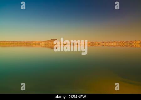 Vista panoramica al Lago di teli gruppo di Ounianga Serir laghi , Ennedi, Ciad Foto Stock