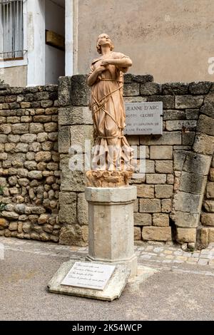 Una statua di Giovanna d'Arco vicino a Cathédrale Saint-Nazaire, Beziers, Francia. Foto Stock