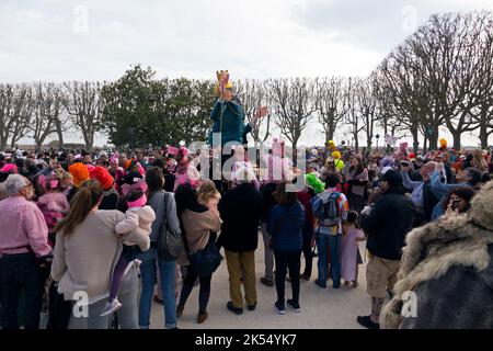 Carnevale occitano organizzato dalle scuole Calandretas a Montpellier, Occitanie, Francia Foto Stock