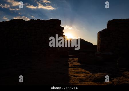 Ex cementeria di Sant Romà de Sau, sottomarina oggi la maggior parte dell'anno a causa della costruzione del serbatoio nei primi anni '60 Foto Stock