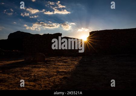 Ex cementeria di Sant Romà de Sau, sottomarina oggi la maggior parte dell'anno a causa della costruzione del serbatoio nei primi anni '60 Foto Stock
