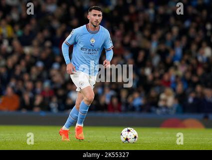 Manchester, Inghilterra, 5th ottobre 2022. Aymeric Laporte di Manchester City durante la partita della UEFA Champions League all'Etihad Stadium, Manchester. L'immagine di credito dovrebbe essere: Andrew Yates / Sportimage Foto Stock