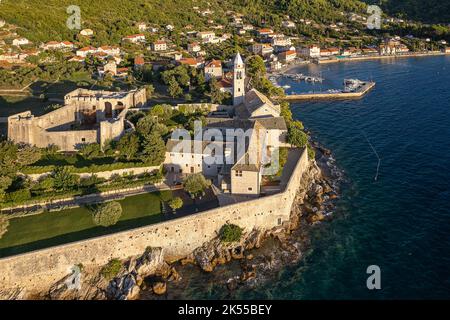 Porto di Lopud con chiesa, isola di Elafiti archipel, Croazia Foto Stock