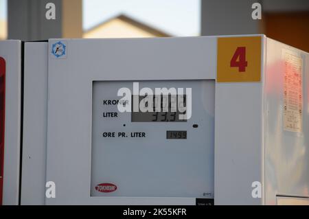 Kastrup/Copenaghen/Danimarca/06 ottobre 2022/distributore di benzina Shell a guscio inferiore nella capitale danese. (Foto..Francis Joseph Dean/immagini del decano) Foto Stock