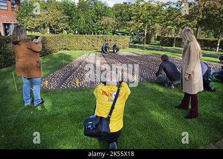 2022-10-06 10:49:55:19 LISSE - il personale del giardino hanno iniziato a piantare un totale di 7 milioni di bulbi di fiori a Keukenhof. Il famoso parco fiorito è stato chiuso per tutta la stagione a causa delle misure corona. ANP OLAF KRAAK paesi bassi OUT - belgio OUT Foto Stock