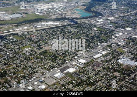 Vista aerea delle aree commerciali e residenziali di Sprague Ave. Alla periferia della città di Spokane, Stato di Washington nord-orientale, Stati Uniti. Foto Stock