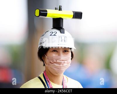 Circuito Internazionale di Suzuka 6/10/2022. Giapponese F1 tifosi nel paddock. Credito corleve / Alamy Live News. Foto Stock