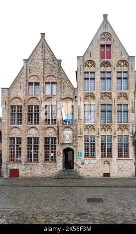 Damme, Regione fiamminga - Belgio - 04 03 2021 - facciate storiche in stile fiammingo rinascimentale in mattoni Foto Stock