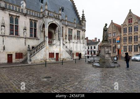 Damme, Regione Fiamminga - Belgio - 04 04 2021 la storica Piazza del mercato Vecchio Foto Stock