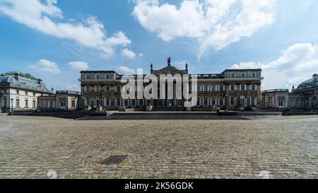 Laeken, Bruxelles - Belgio - 06 06 2021 - Vista panoramica sul Palazzo reale, residenza dei Re durante l'apertura annuale della primavera Foto Stock