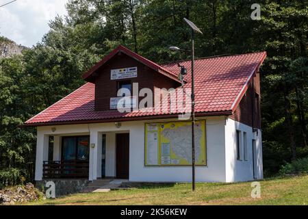 Baia de Fier, Contea di Gorj, Romania – 24 luglio 2022: Sede del salvataggio a Baia de Fier, Gorj, Romania Foto Stock