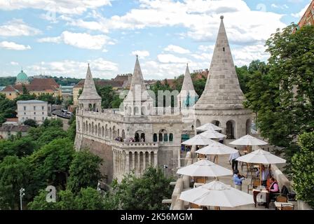 BUDAPEST-GIUGNO 20: Vista del Bastione dei pescatori il 20 giugno 2011 a Budapest, Ungheria Foto Stock