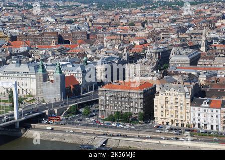 Budapest, Ungheria - 20 giugno 2011: Vecchio edificio a Budapest, Ungheria - vista panoramica Foto Stock