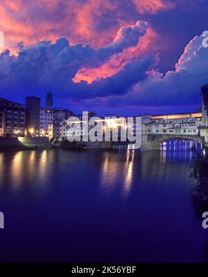 PONTE VECCHIO fiume Arno Firenze Toscana Italia Foto Stock