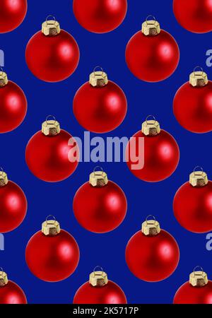 Palline di Natale senza cuciture rosse su sfondo blu Foto Stock
