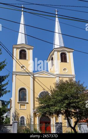 Hunedoara, Contea di Hunedoara - 22 luglio 2022: Chiesa Cattolica Romana in Hunedoara, Transilvania, Romania. Foto Stock