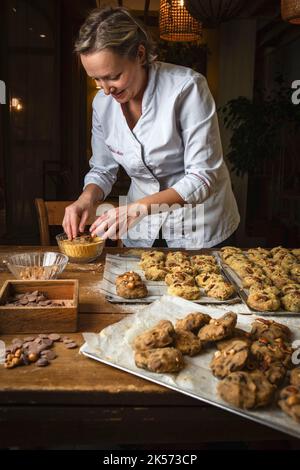 Francia, Parigi, ristorante Télumée, produzione di biscotti, Federica Massaro Foto Stock