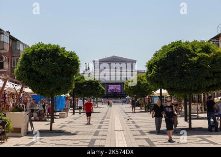 Hunedoara, Contea di Hunedoara - 22 luglio 2022: Vista sulla strada a Hunedoara, Transilvania, Romania. Foto Stock