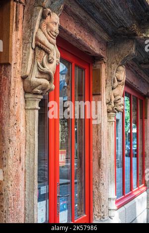 Francia, Morbihan, Golfo di Morbihan, Vannes, Città d'Arte e Storia, centro storico, colonne scolpite di una casa a graticcio del 16th ° secolo Foto Stock