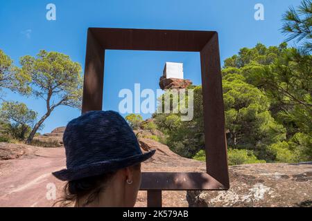 Spagna, Catalogna, Costa Daurada, Mont-Roig del Camp, Ermita de Mare de Deu de la Roca dipinta da Joan Miró Foto Stock