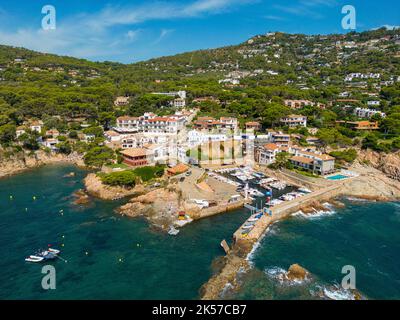 Spagna, Catalogna, Costa Brava, Begur, porto di Fornells (veduta aerea) Foto Stock
