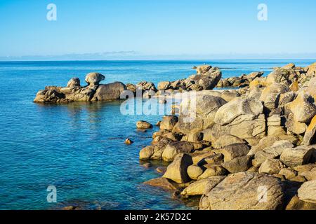 Francia, Finistere, Fouesnant, Pointe de Beg Meil sul sentiero costiero o GR 34 lungo percorso Foto Stock