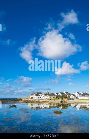 Francia, Finistere, Plobannalec-Lesconil, tappa sul sentiero costiero o GR 34 lunga distanza Foto Stock