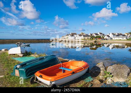 Francia, Finistere, Plobannalec-Lesconil, tappa sul sentiero costiero o GR 34 lunga distanza Foto Stock