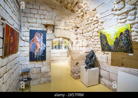 Francia, Parigi, quartiere Marais, Galerie Saphir, Rue du Temple, fondazione del recinto Philippe Auguste Foto Stock